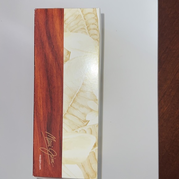 Maui Jim stylish sunglasses brown